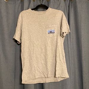 Rare design- Vineyard vines t shirt